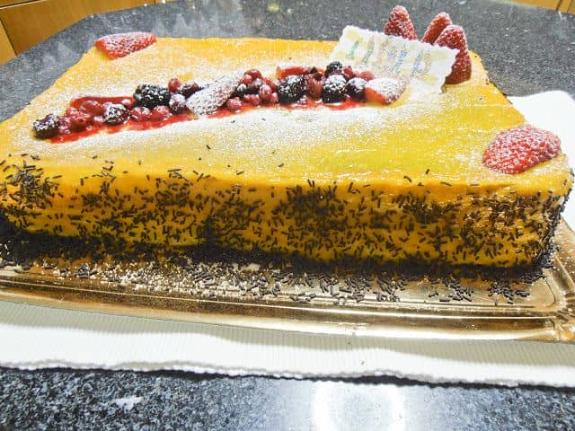 Bolo Fofo com Cobertura de Ovos Moles