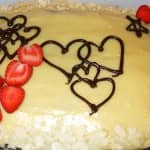 Bolo de chocolate (humedecido com leite aromatizado com canela e baunilha) com recheio e cobertura de creme pasteleiro
 d0e09120b0