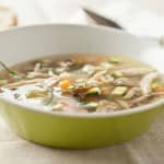 Canja de galinha perfumada com manjericão fd7ca31519