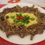 COSTELETAS DE BORREGO COM PURÉ DE BATATA COSTELETAS DE BORREGO COM PURÉ DE BATATA