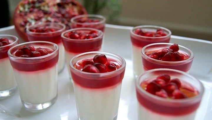 Panna Cotta de coco e baunilha com gelatina de romã para arrasar no Ano Novo!!!