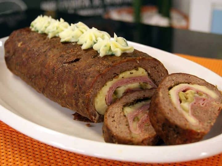 Rocambole de Carne Moída bem Recheado