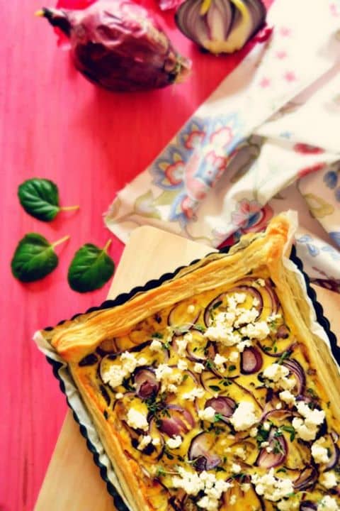 Tarte Folhada de Cebola Roxa e Requeijão