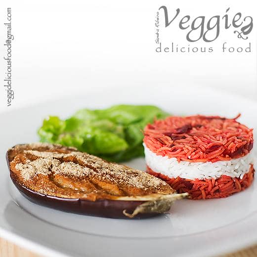 Beringela recheada e arroz duas cores