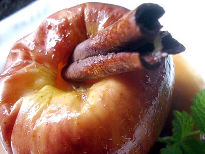 Maçãs Assadas com Vinho do Porto e Canela