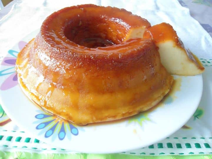 Pudim de pão com leite de coco