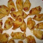 FOLHADOS DE SALSICHA E QUEIJO FOLHADOS DE SALSICHA E QUEIJO