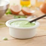 Maionese de azeite e coentros.