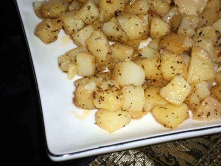 Batatas Salteadas com Alho e Manjericão