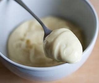 Maionese caseira: aprenda a preparar uma maionese mais encorpada e diferente daquela "basicona".