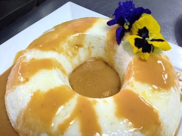 Molotoff com molho de caramelo