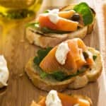 Bruschetta de salmão defumado