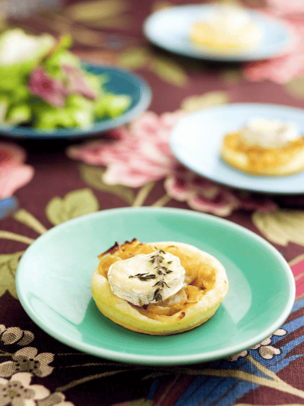 Mini-tartes de cebola caramelizada com queijo de cabra - entradas