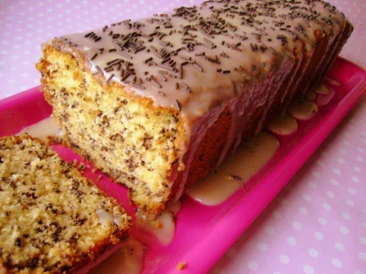 Bolo de Iogurte com Chocolate Granulado