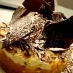 Semi frio de banana e maracujá com lâmina de chocolate negro Semi frio de banana e maracujá com lâmina de chocolate negro