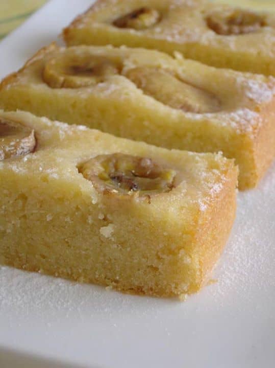 Bolo de amêndoas com bananas