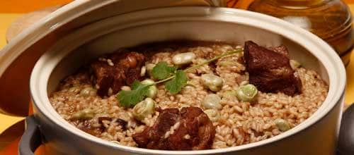 Arroz de entrecosto e favas