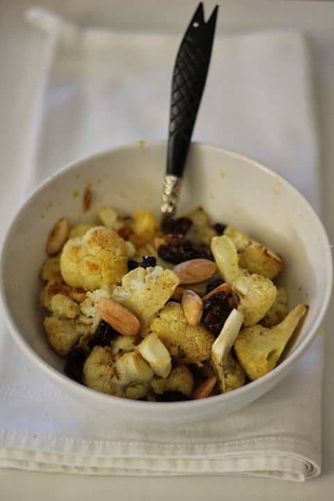Salada de Couve Flor, Caril, Amêndoas, Passas e Limão