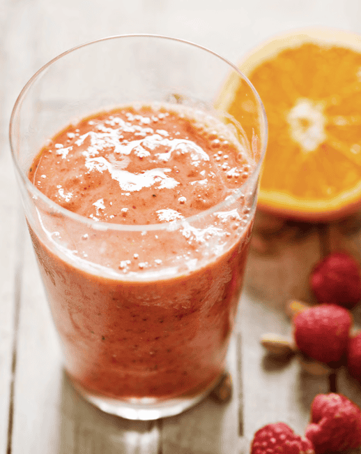 Batido de laranja, manga e framboesas