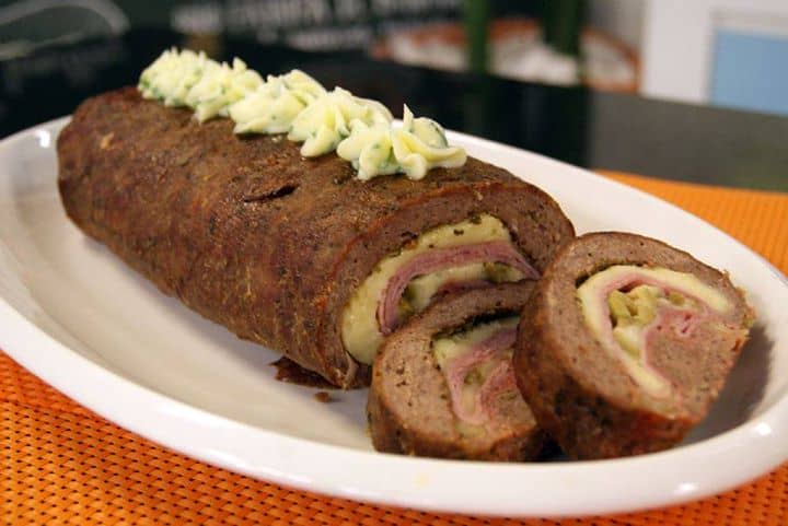 Rocambole de Carne Moída bem Recheado