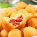 Bolinhas de queijo recheadas com salame Bolinhas de queijo recheadas com salame