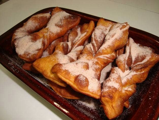 TORCIDOS COM CANELA E AÇUCAR