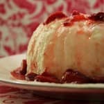 Gelatina de Claras com Molho de Morangos Gelatina de Claras com Molho de Morangos