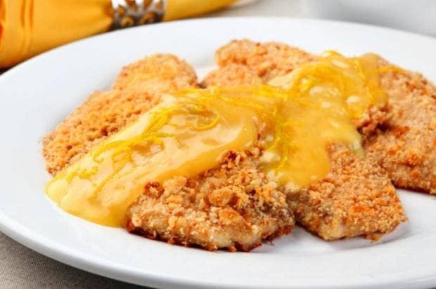 Peixe assado ao molho de laranja, mais uma dica para a Páscoa.