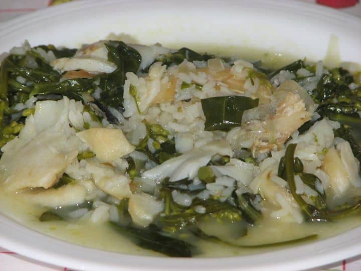 ARROZ DE BACALHAU COM GRELOS