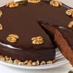 Bolo de Chocolate com Nozes (30 minutos) Bolo de Chocolate com Nozes (30 minutos)