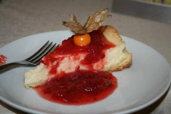 Cheesecake de limão com frutas Vermelhas