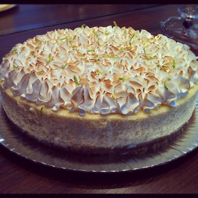 Cheesecake de limão com cobertura de merengue italiano brûlée