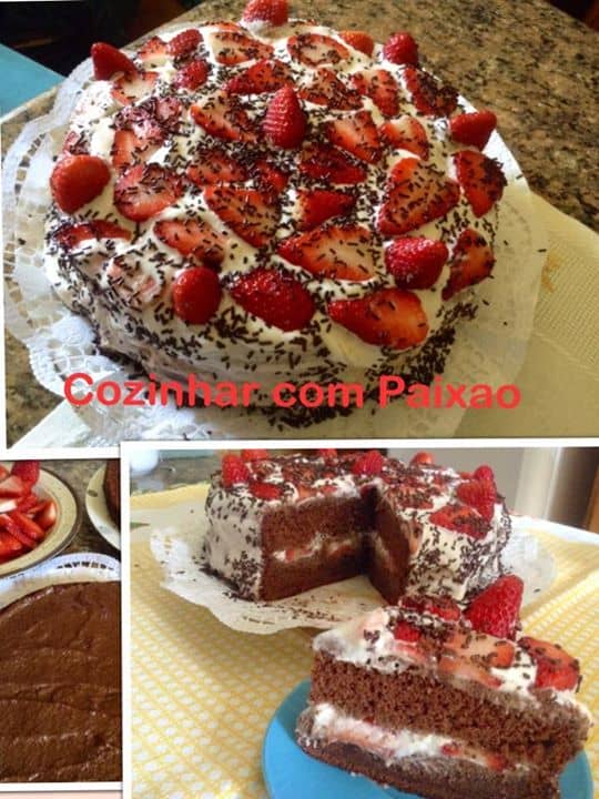 Bolo de chocolate com chantily e morangos