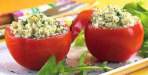 Tomate recheado com ricota e espinafre light