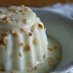 Pudim de Iogurte com Creme de Amêndoas