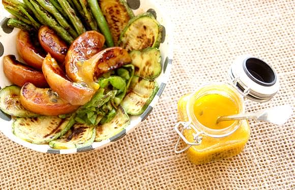 Molho de maracujá fácil para salada de legumes assados