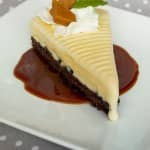 Tarte de Brownie com gelado e caramelo