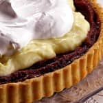 Torta de doce de banana com creme de baunilha e merengue Torta de doce de banana com creme de baunilha e merengue