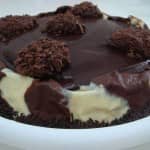 Bolo trufado de brigadeiro branco e preto