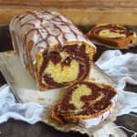 Bolo mármore de chocolate e baunilha