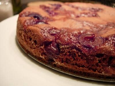Bolo de chocolate com cereja