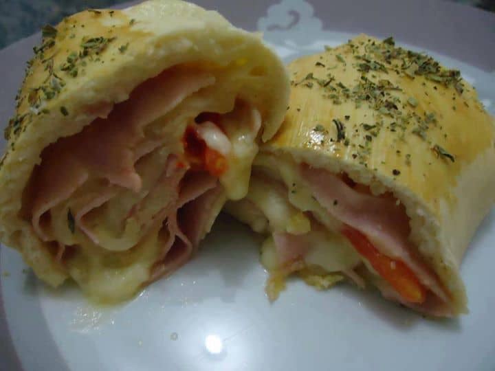 ENROLADINHO DE PRESUNTO E QUEIJO