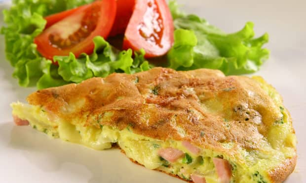 OMELETE ASSADO COM PRESUNTO, BATATA E ESPINAFRE