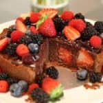 Torta de morango com chocolate trufado