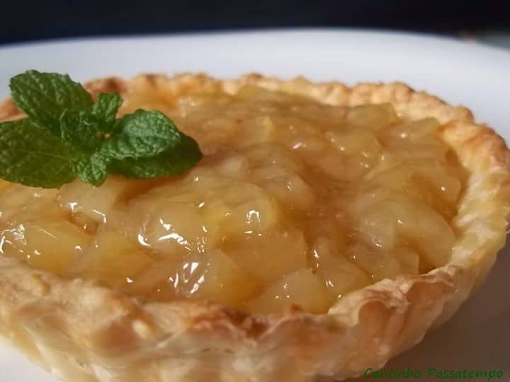 Torta folhada de abacaxi
