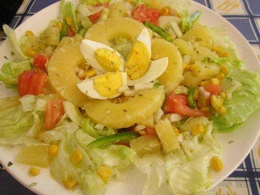 Salada Mista com Abacaxi