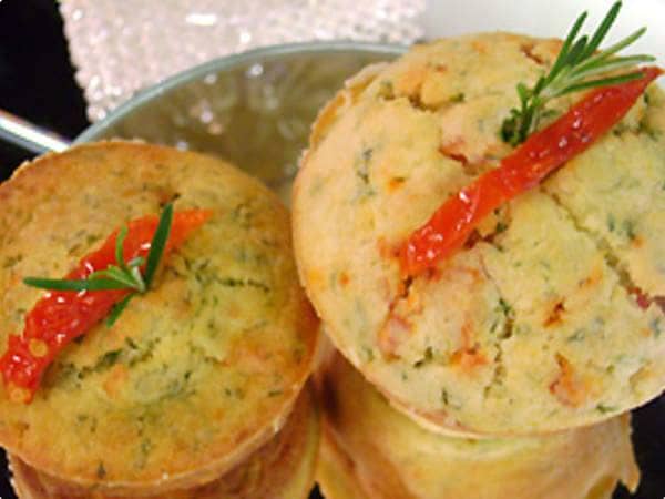 Empadinhas de Liquidificador (com Rúcula e Tomate Seco)