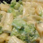 Penne ao Molho Branco e Brócolis