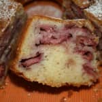 Bolo de Iogurte e Morangos com Coco Bolo de Iogurte e Morangos com Coco