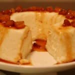 Manjar com Calda Tropical Manjar com Calda Tropical